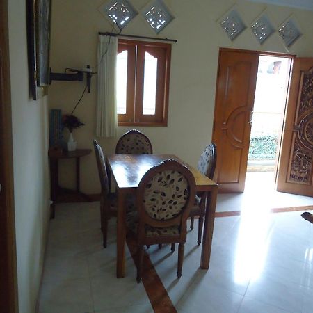 The Reinhold Guesthouse Bali Kerobokan Exteriör bild