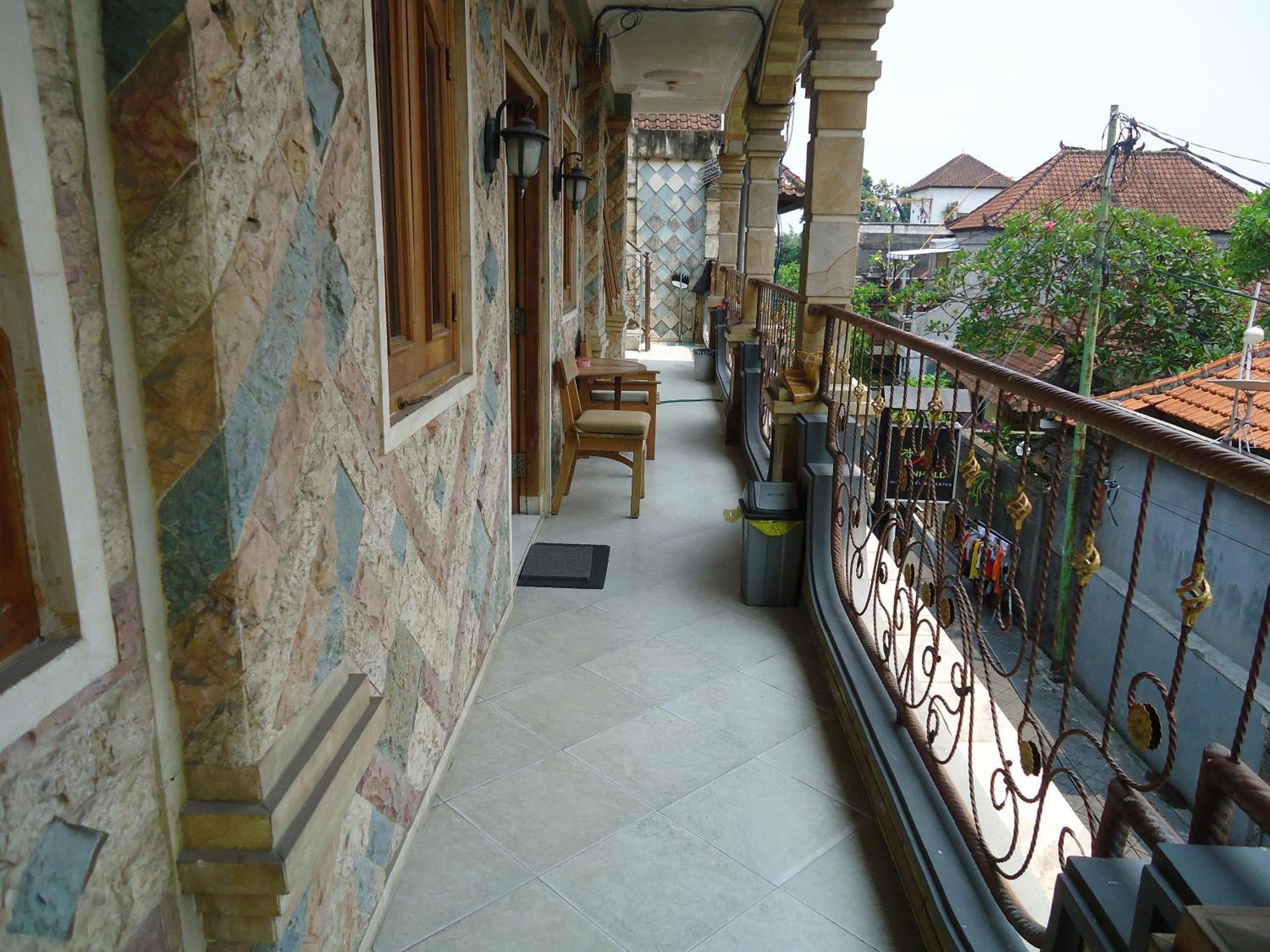 The Reinhold Guesthouse Bali Kerobokan Exteriör bild