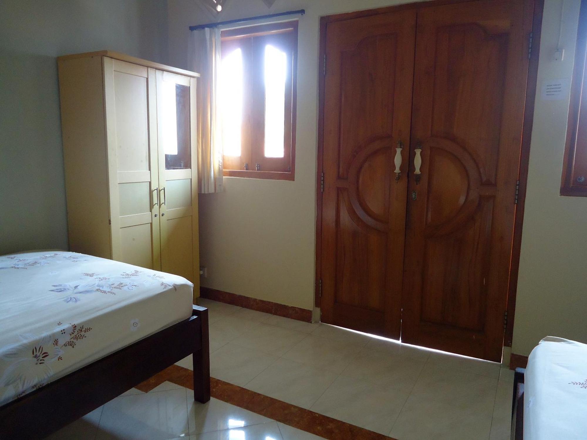 The Reinhold Guesthouse Bali Kerobokan Exteriör bild