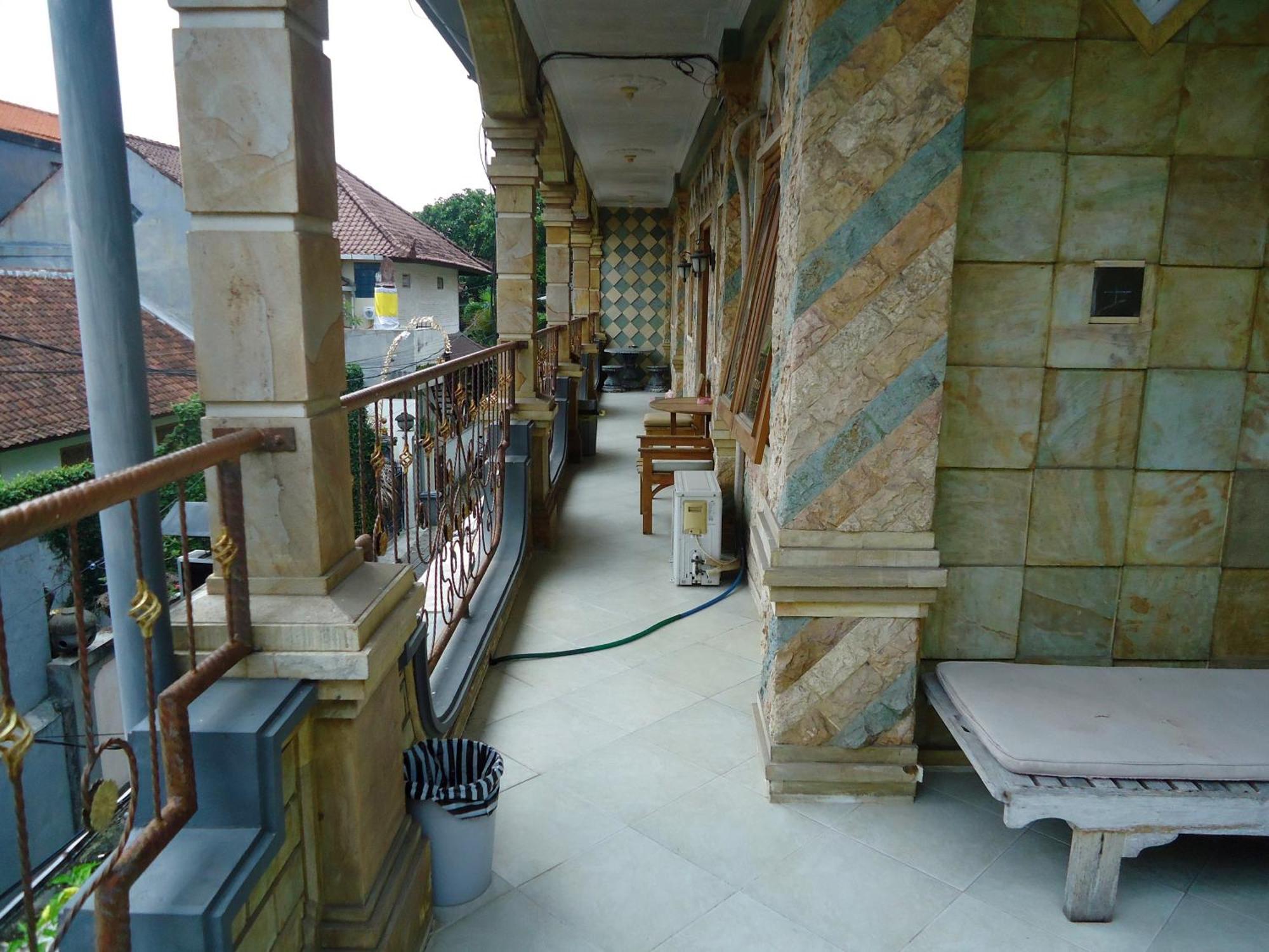 The Reinhold Guesthouse Bali Kerobokan Exteriör bild