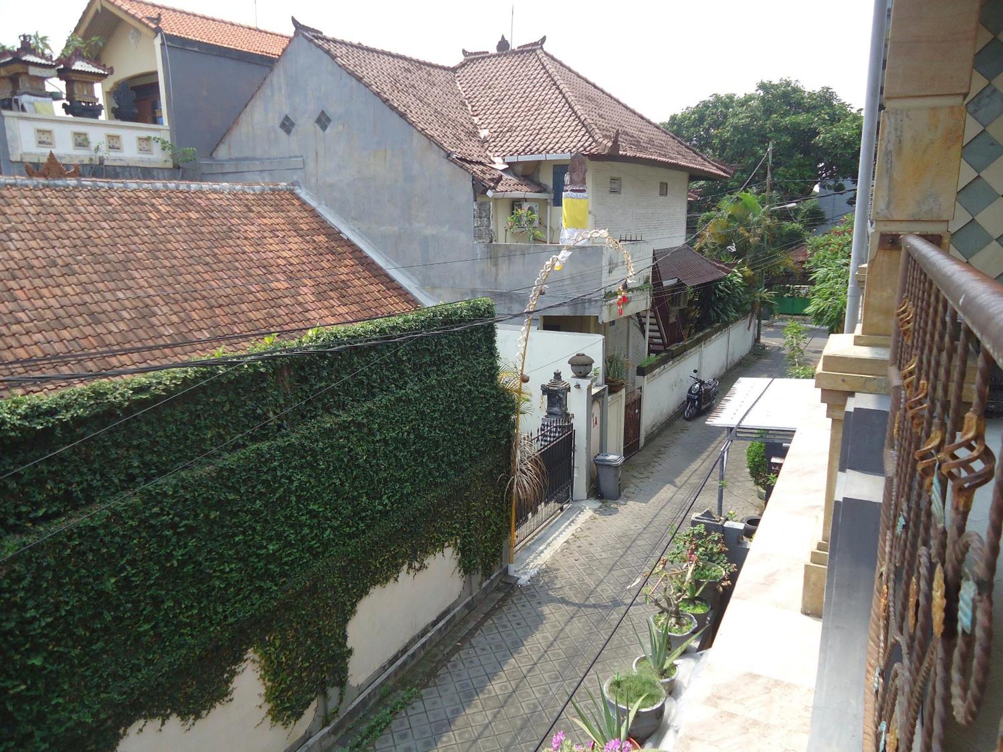The Reinhold Guesthouse Bali Kerobokan Exteriör bild