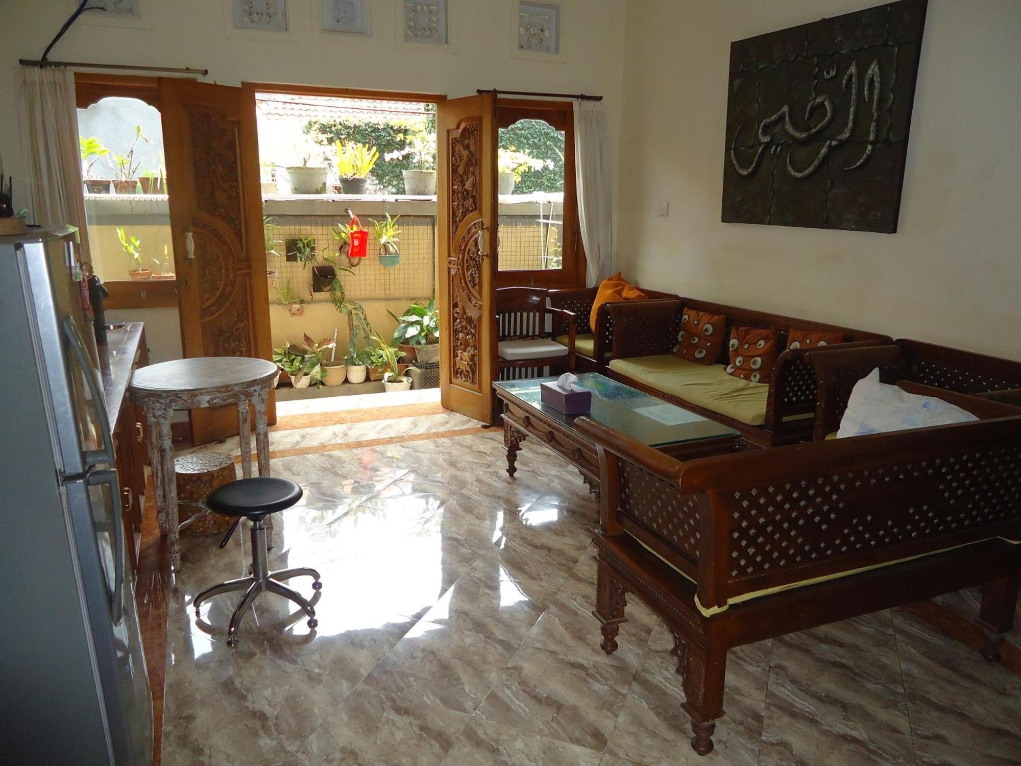 The Reinhold Guesthouse Bali Kerobokan Exteriör bild