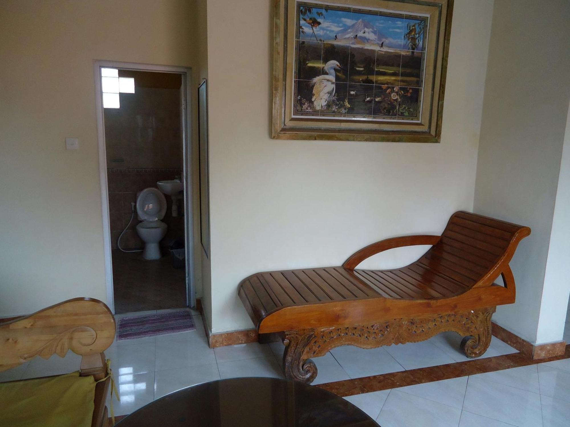 The Reinhold Guesthouse Bali Kerobokan Exteriör bild
