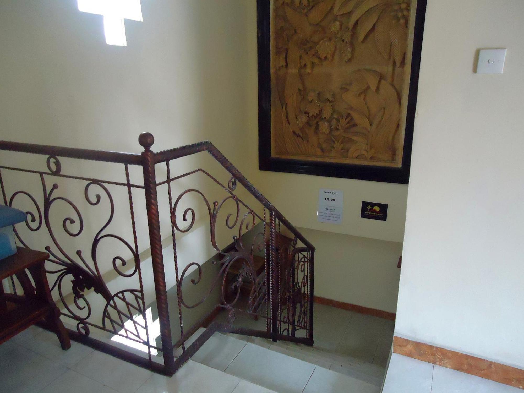 The Reinhold Guesthouse Bali Kerobokan Exteriör bild